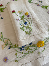 Load image into Gallery viewer, Spring Circle Floral Napkin & Placemat (Set)