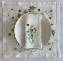 Load image into Gallery viewer, Spring Circle Floral Napkin & Placemat (Set)