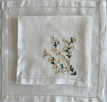Load image into Gallery viewer, Beige Blossom Napkin
